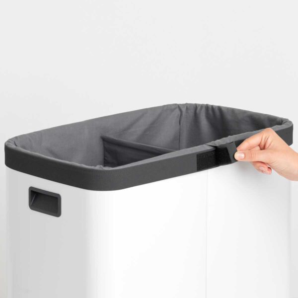 ⁦סל כביסה מחולק BO במידה 45+45 ליטר, לבן Brabantia⁩ – תמונה ⁦2⁩