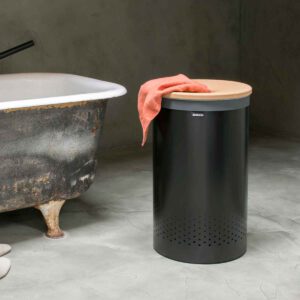 סל כביסה שחור מט 60 ליטר, מכסה שעם Brabantia